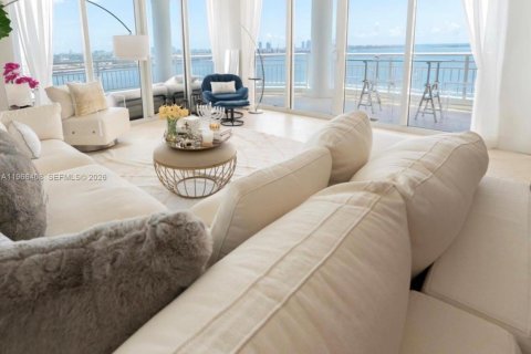 Copropriété à louer à Miami, Floride: 3 chambres, 218.6 m2 № 2027996 - photo 3