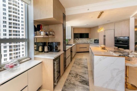 Copropriété à louer à Miami, Floride: 3 chambres, 218.6 m2 № 2027996 - photo 6