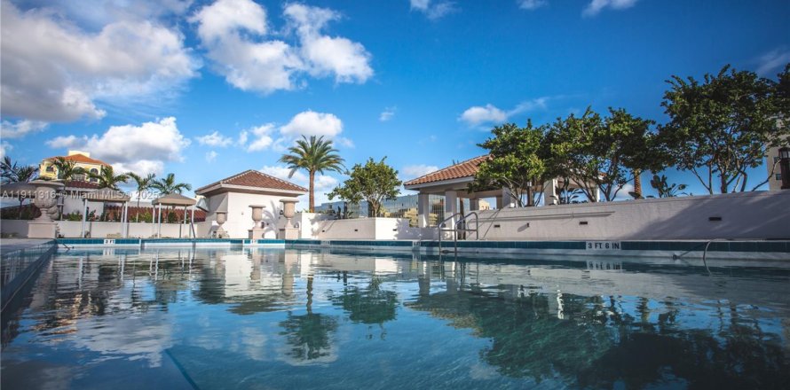 Appartement à Coral Gables, Floride 3 chambres, 137.96 m2 № 1967261