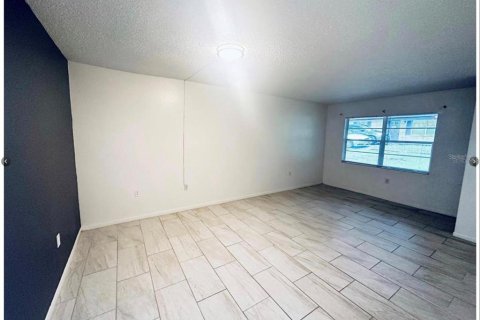 Immobilier commercial à vendre à Lakeland, Floride: 4 chambres, 167.78 m2 № 2435029 - photo 2