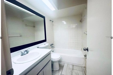 Immobilier commercial à vendre à Lakeland, Floride: 4 chambres, 167.78 m2 № 2435029 - photo 4