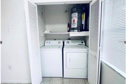 Immobilier commercial à vendre à Lakeland, Floride: 4 chambres, 167.78 m2 № 2435029 - photo 6