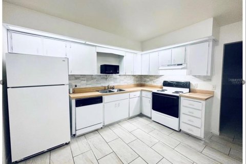 Immobilier commercial à vendre à Lakeland, Floride: 4 chambres, 167.78 m2 № 2435029 - photo 3
