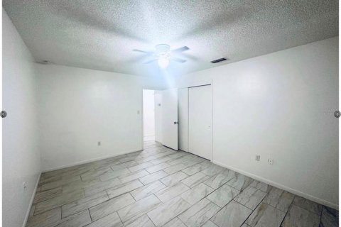Immobilier commercial à vendre à Lakeland, Floride: 4 chambres, 167.78 m2 № 2435029 - photo 7