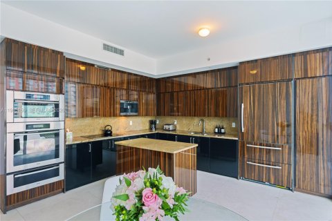 Condo in Miami Beach, Florida, 2 bedrooms  № 2047530 - photo 7