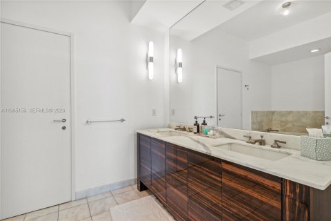 Condo in Miami Beach, Florida, 2 bedrooms  № 2047530 - photo 8
