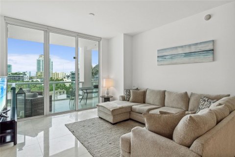 Condo in Miami Beach, Florida, 2 bedrooms  № 2047530 - photo 2