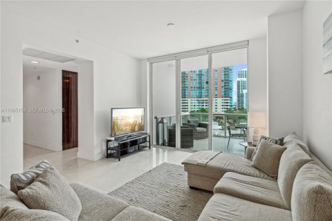 Condo in Miami Beach, Florida, 2 bedrooms  № 2047530 - photo 3