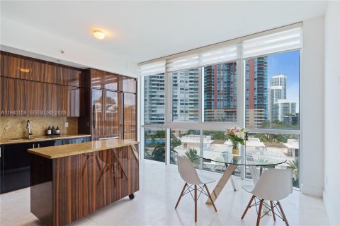 Condo in Miami Beach, Florida, 2 bedrooms  № 2047530 - photo 6