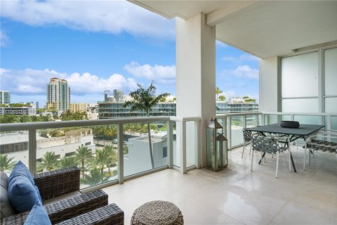 Condominio en Miami Beach, Florida, 2 dormitorios  № 2047530