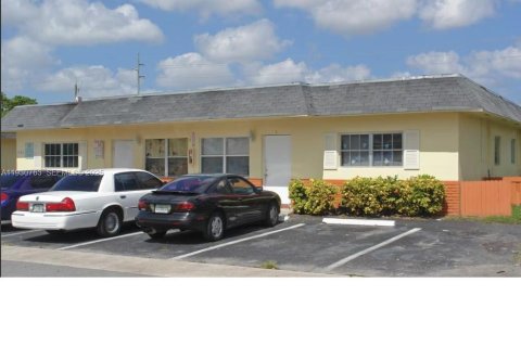 Снять в аренду квартиру в Лодердейл-Лейкс, Флорида 2 спальни, № 1989322 - фото 1