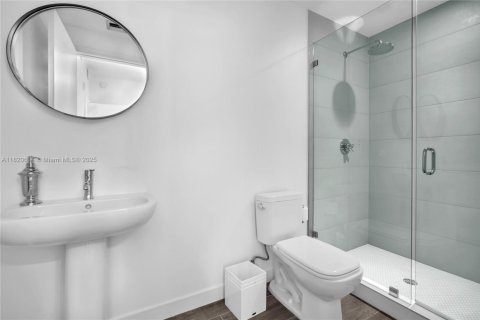Condo in Miami, Florida, 2 bedrooms  № 1937585 - photo 23