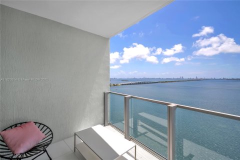 Condo in Miami, Florida, 2 bedrooms  № 1937585 - photo 24