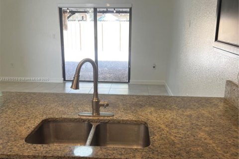 Adosado en venta en Homestead, Florida, 3 dormitorios, 153.29 m2 № 1975924 - foto 9