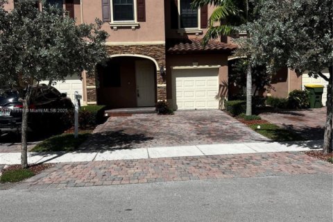 Adosado en venta en Homestead, Florida, 3 dormitorios, 153.29 m2 № 1975924 - foto 1