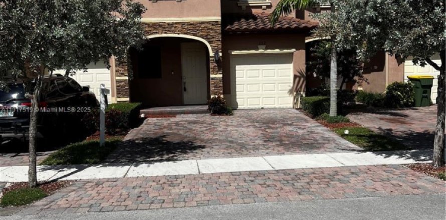 Adosado en Homestead, Florida 3 dormitorios, 153.29 m2 № 1975924