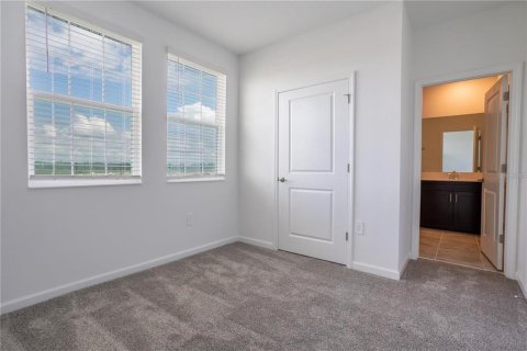 House in Kissimmee, Florida 3 bedrooms, 167.41 sq.m. № 2201034 - photo 15