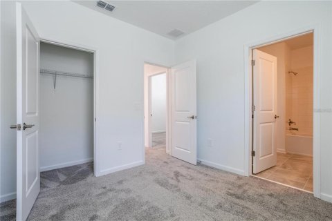 House in Kissimmee, Florida 3 bedrooms, 167.41 sq.m. № 2201034 - photo 17