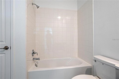 House in Kissimmee, Florida 3 bedrooms, 167.41 sq.m. № 2201034 - photo 18