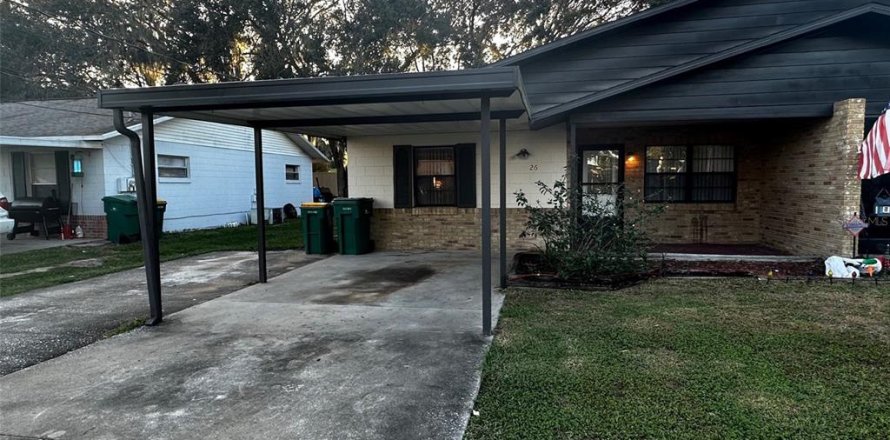 Appartement à Eustis, Floride 2 chambres, 111.48 m2 № 2406804