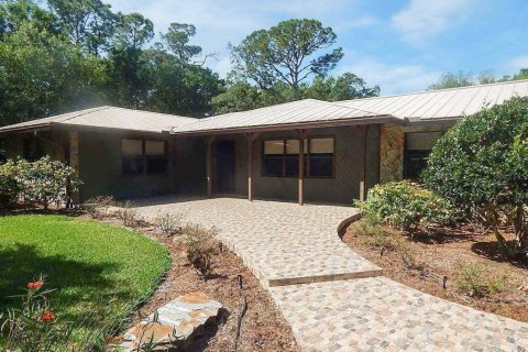 House in Sarasota, Florida 3 bedrooms, 295.15 sq.m. № 1657005 - photo 1