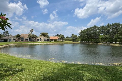 House in Boynton Beach, Florida 3 bedrooms, 160.54 sq.m. № 2187433 - photo 2