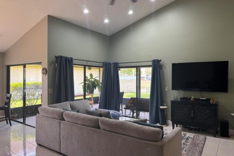 House in Boynton Beach, Florida 3 bedrooms, 160.54 sq.m. № 2187433 - photo 7