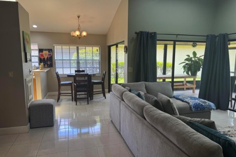 House in Boynton Beach, Florida 3 bedrooms, 160.54 sq.m. № 2187433 - photo 10