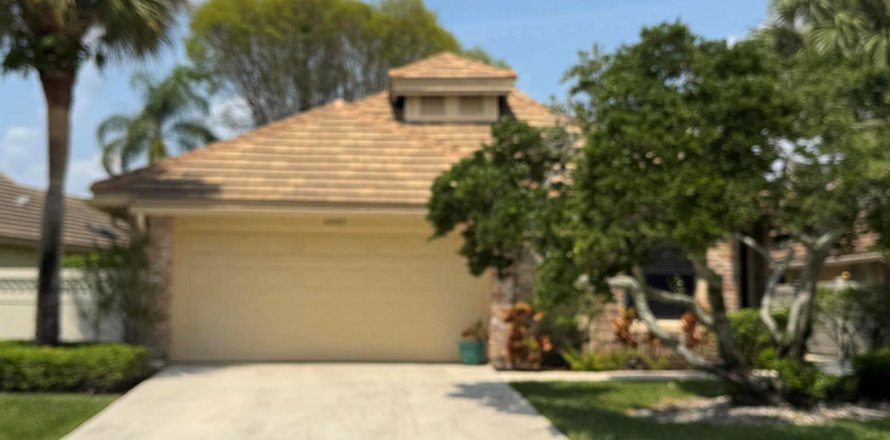 House in Boynton Beach, Florida 3 bedrooms, 160.54 sq.m. № 2187433