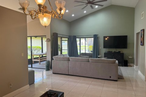 House in Boynton Beach, Florida 3 bedrooms, 160.54 sq.m. № 2187433 - photo 6