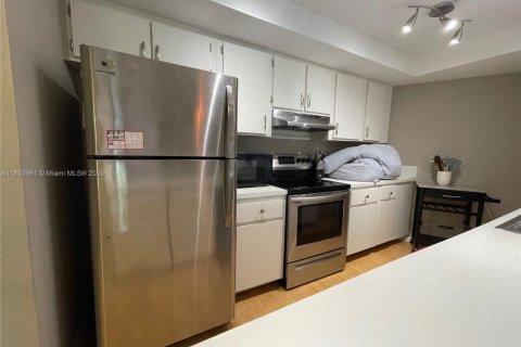 Condo in Fort Lauderdale, Florida, 1 bedroom  № 1807079 - photo 10