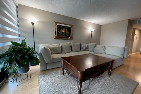 Condo in Fort Lauderdale, Florida, 1 bedroom  № 1807079 - photo 6