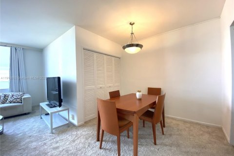 Condo in Miami Beach, Florida  № 1973691 - photo 9