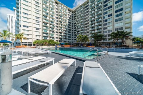 Condo in Miami Beach, Florida  № 1973691 - photo 24