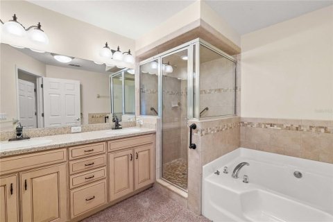 House in San Antonio, Florida 3 bedrooms, 176.05 sq.m. № 2430826 - photo 20