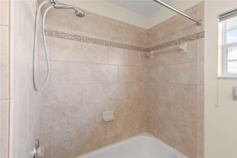 House in San Antonio, Florida 3 bedrooms, 176.05 sq.m. № 2430826 - photo 26