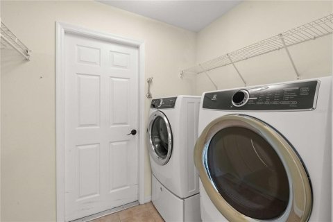 House in San Antonio, Florida 3 bedrooms, 176.05 sq.m. № 2430826 - photo 28
