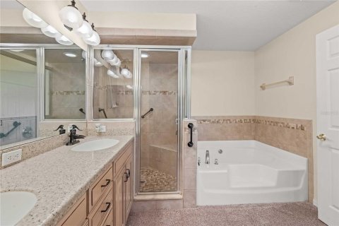 House in San Antonio, Florida 3 bedrooms, 176.05 sq.m. № 2430826 - photo 21