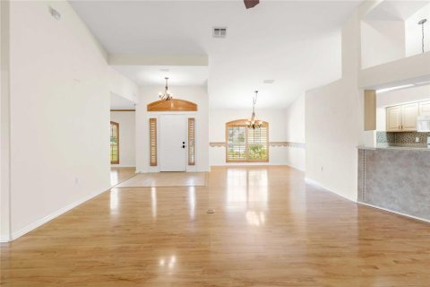 House in San Antonio, Florida 3 bedrooms, 176.05 sq.m. № 2430826 - photo 3