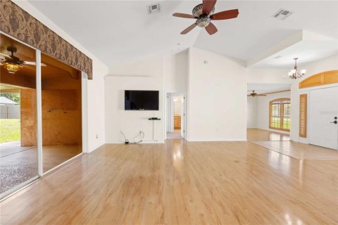 House in San Antonio, Florida 3 bedrooms, 176.05 sq.m. № 2430826 - photo 9