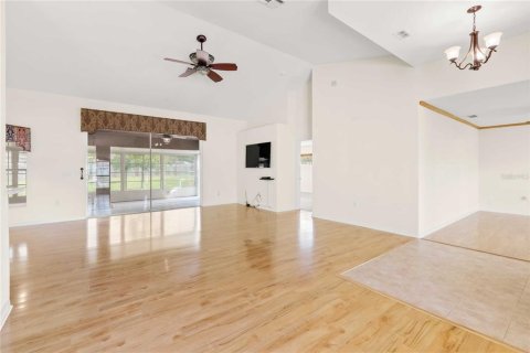House in San Antonio, Florida 3 bedrooms, 176.05 sq.m. № 2430826 - photo 8