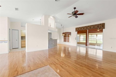House in San Antonio, Florida 3 bedrooms, 176.05 sq.m. № 2430826 - photo 7