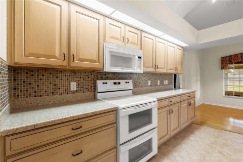 House in San Antonio, Florida 3 bedrooms, 176.05 sq.m. № 2430826 - photo 15