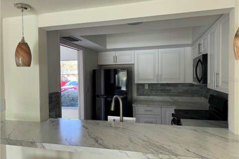 Condo in Crystal River, Florida, 2 bedrooms  № 2093995 - photo 5