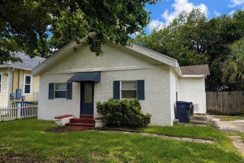 House in Tampa, Florida 2 bedrooms, 131.92 sq.m. № 2348364