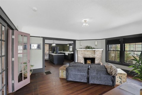 House in Eustis, Florida 4 bedrooms, 187.38 sq.m. № 2151403 - photo 5