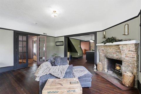 House in Eustis, Florida 4 bedrooms, 187.38 sq.m. № 2151403 - photo 6