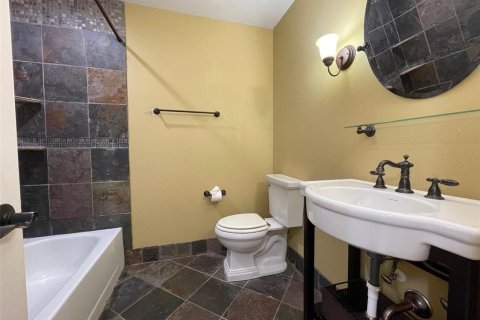 House in Orlando, Florida 4 bedrooms, 209.49 sq.m. № 1725522 - photo 22