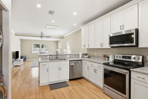 Villa ou maison à vendre à Saint Petersburg, Floride: 2 chambres, 92.9 m2 № 2429096 - photo 13