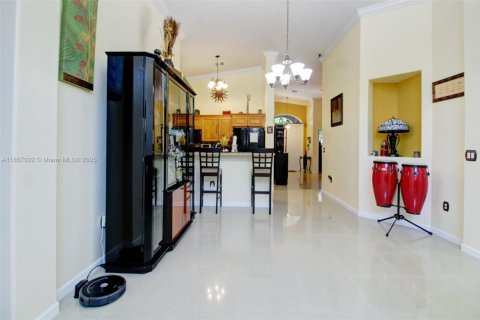 House in Miami, Florida 4 bedrooms, 165.55 sq.m. № 1881825 - photo 15